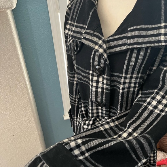 Women’s black and white plaid winter coat size m - Picture 5 of 6